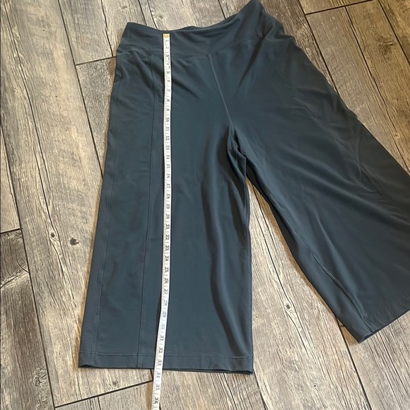 LULULEMON Blissed Out Culottes Women's Size 10 Color Sea Steel - Picture 3 of 8